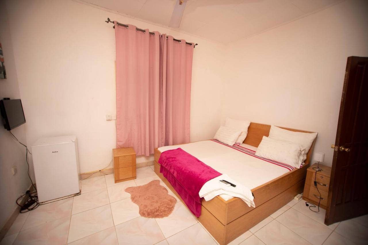Marysin Guest House Accra Esterno foto
